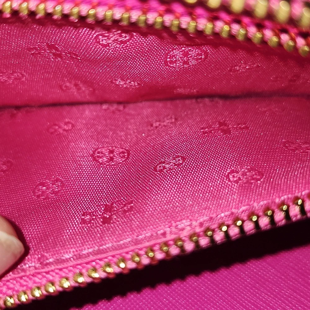 Tory Burch Emerson L-Zip Continental Wallet - Picture 8 of 8